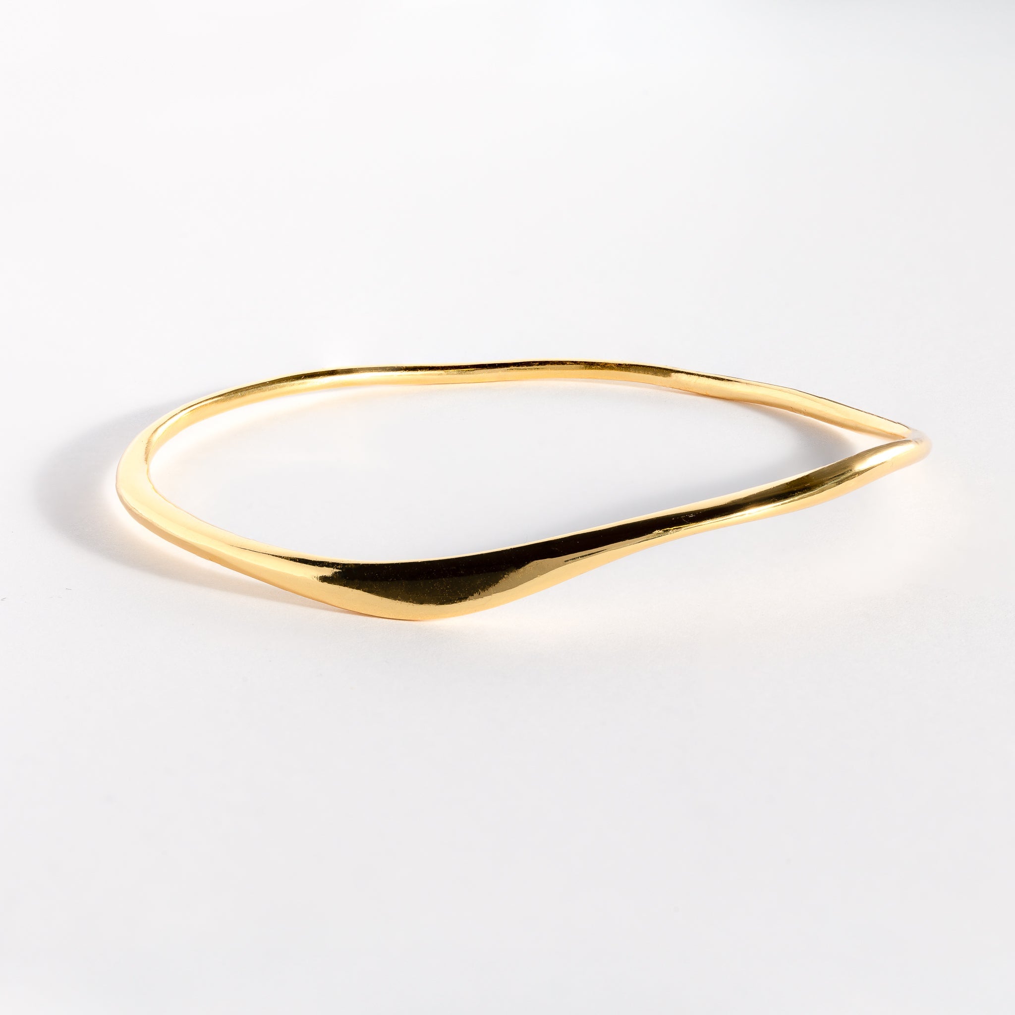 The Amble bangle is lovingly crafted in 18ct gold Vermeil and Sterling Silver.