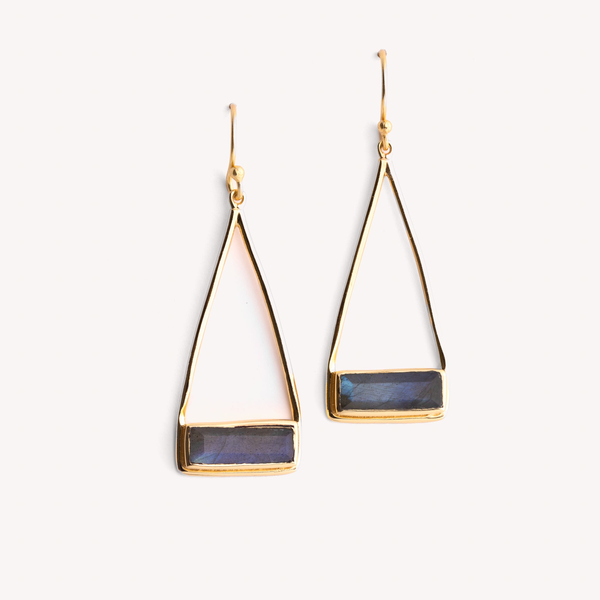 Manhattan Swing Earring